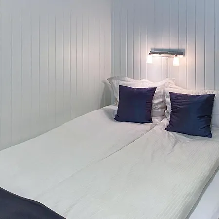 1 Bedroom Lovely In Apartment *